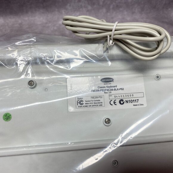 Belkin Classic PS/2 Wired Keyboard White Quiet Type - Picture 7 of 9
